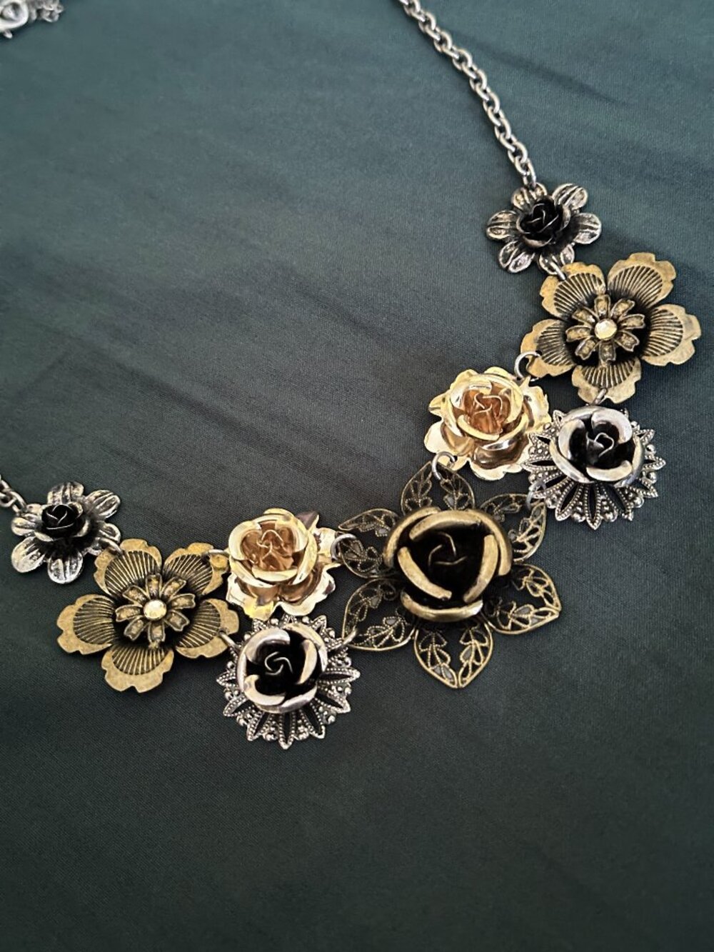 Metal Flower Necklace - Picture 2 of 2